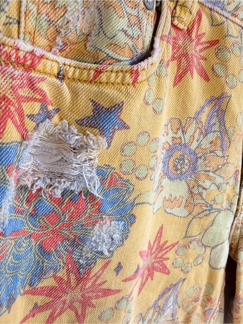 Free People We The Free Alani Printed Cutoff Yellow Floral Bermuda Shorts SZ 27 - Picture 5 of 9